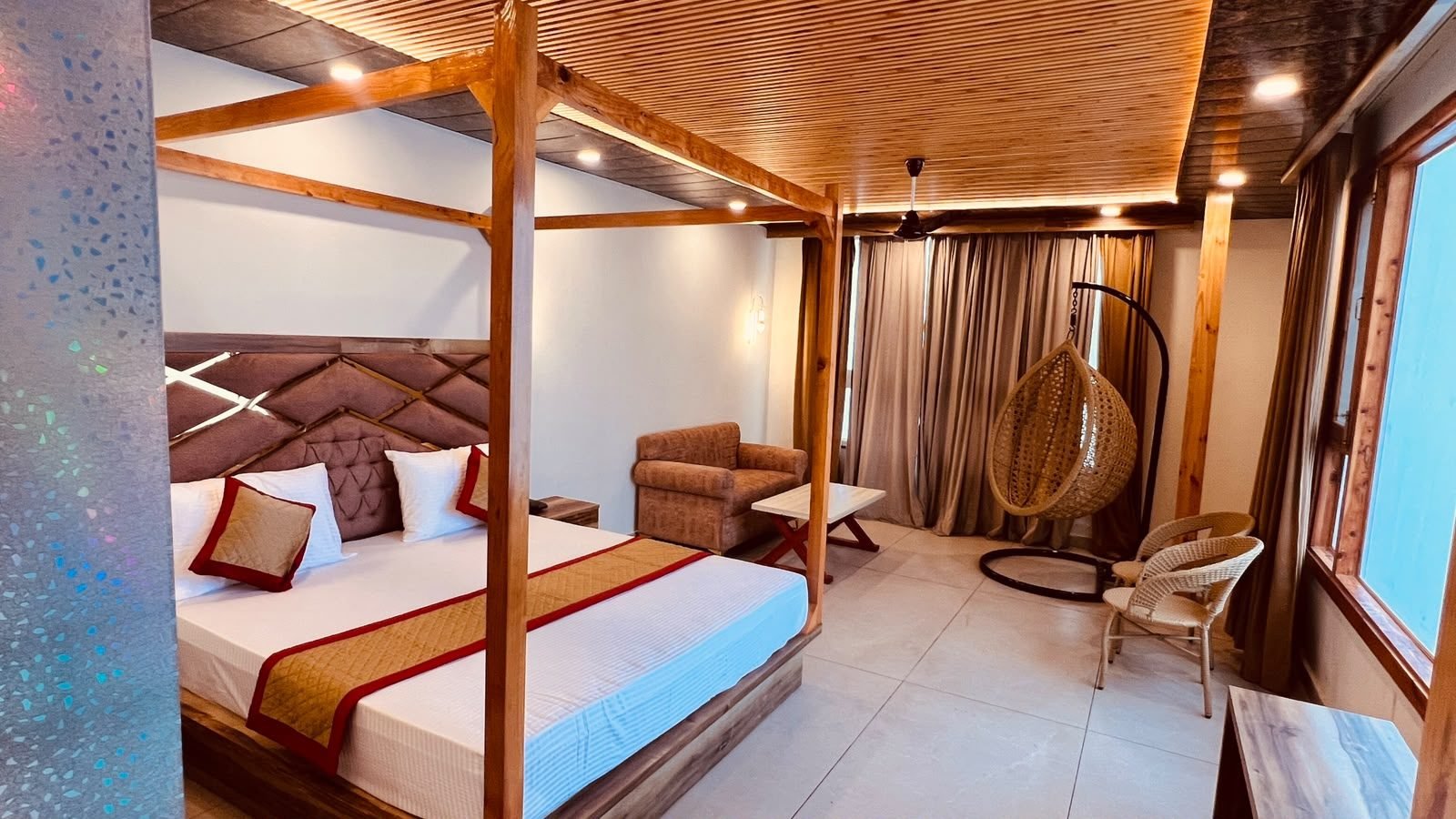 Panoramic Valley View Room